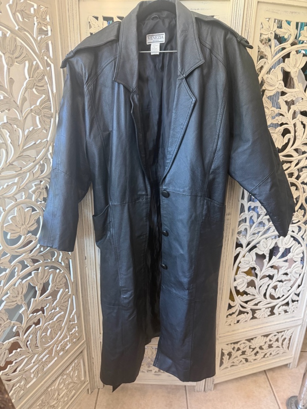 Venezia Black Leather Jacket with Classic Collar